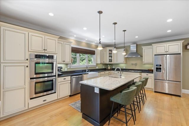 137 Garland Dr, Pelham, NH 03076