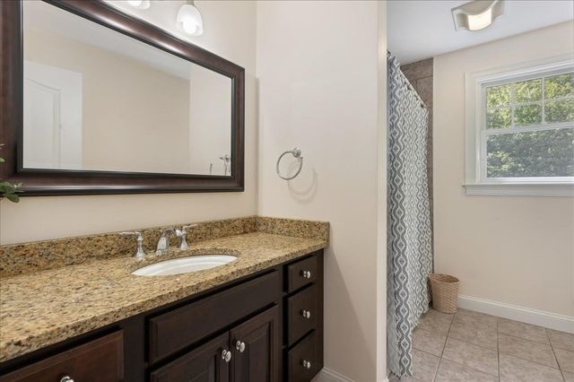 137 Garland Dr, Pelham, NH 03076