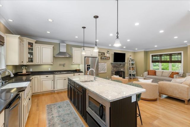 137 Garland Dr, Pelham, NH 03076