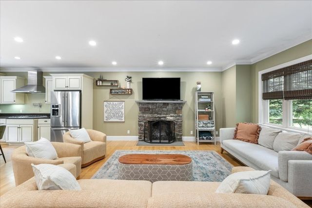 137 Garland Dr, Pelham, NH 03076