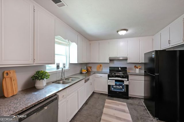 1249 Pinedale Circle NW, Conyers, GA 30012