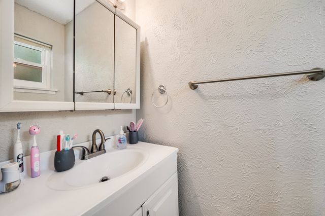 404 E Alexander Lane, Euless, TX 76040