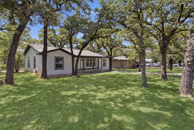 800 Winnie Street, Fort Worth, TX 76112