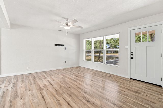 800 Winnie Street, Fort Worth, TX 76112