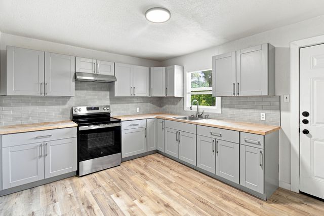 800 Winnie Street, Fort Worth, TX 76112