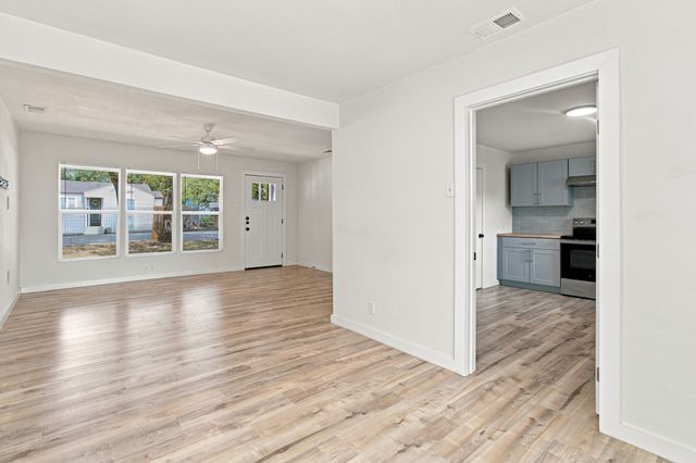 800 Winnie Street, Fort Worth, TX 76112