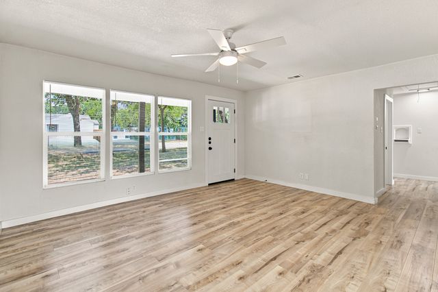 800 Winnie Street, Fort Worth, TX 76112