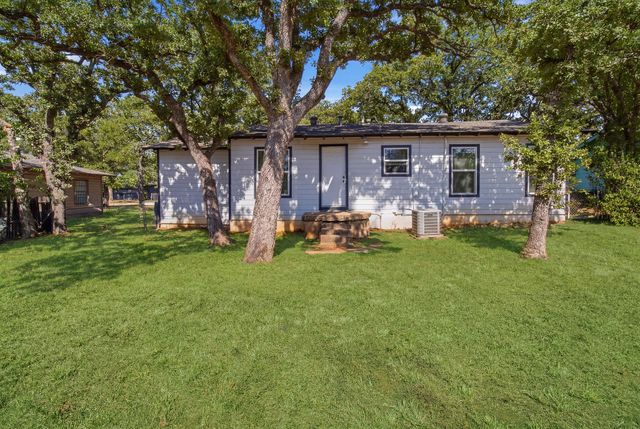 800 Winnie Street, Fort Worth, TX 76112