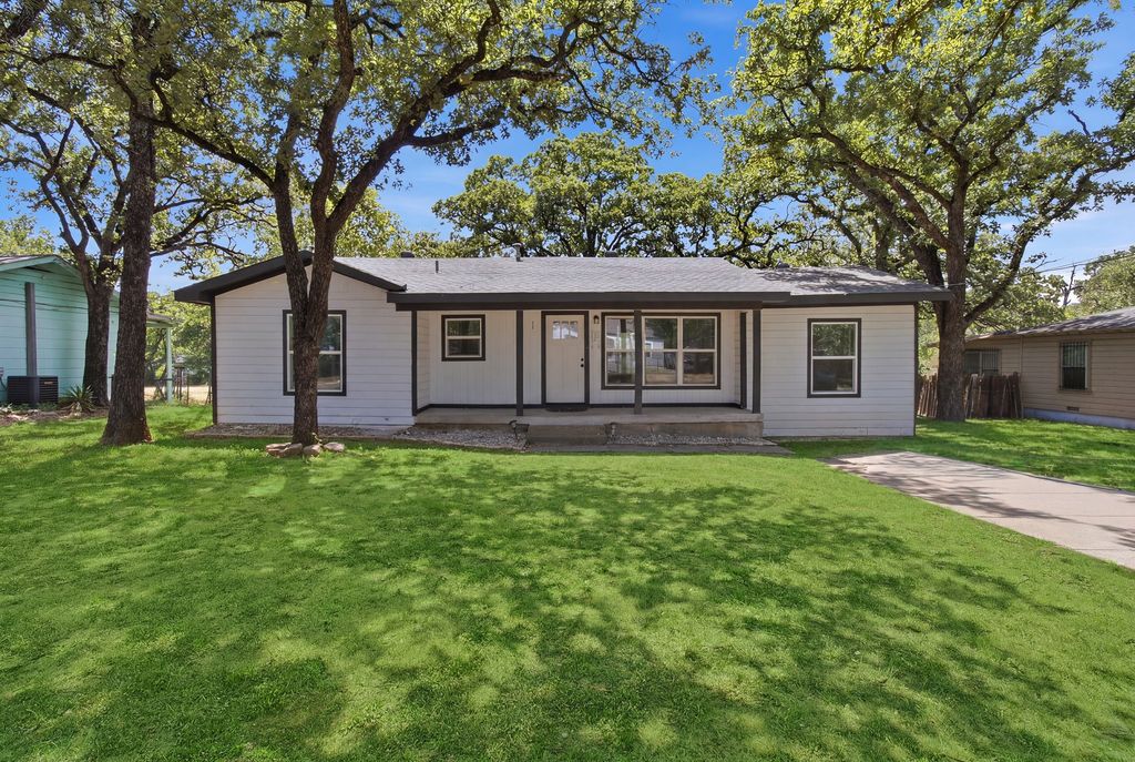 800 Winnie Street, Fort Worth, TX 76112
