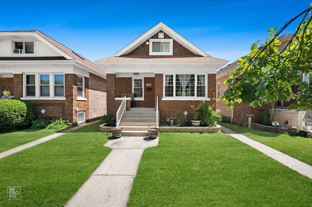 1327 Euclid Avenue, Berwyn, IL 60402