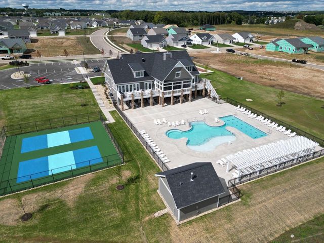 639 Cadence CIRCLE, Lake Geneva, WI 53147