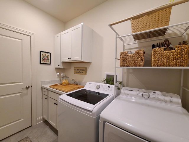 639 Cadence CIRCLE, Lake Geneva, WI 53147