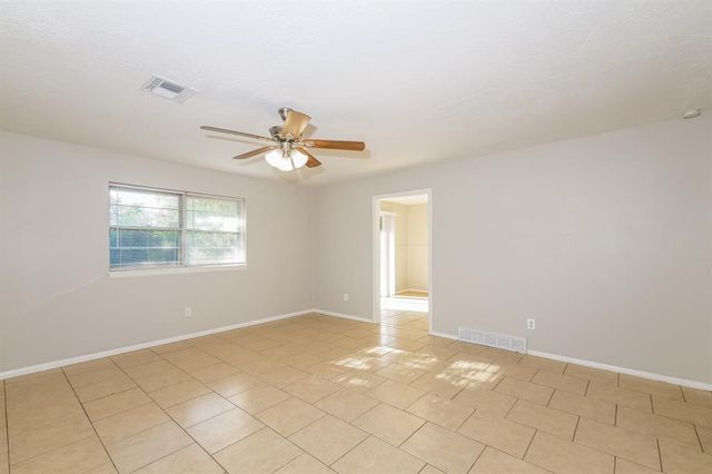 621 N Juniper Avenue, Midwest City, OK 73130