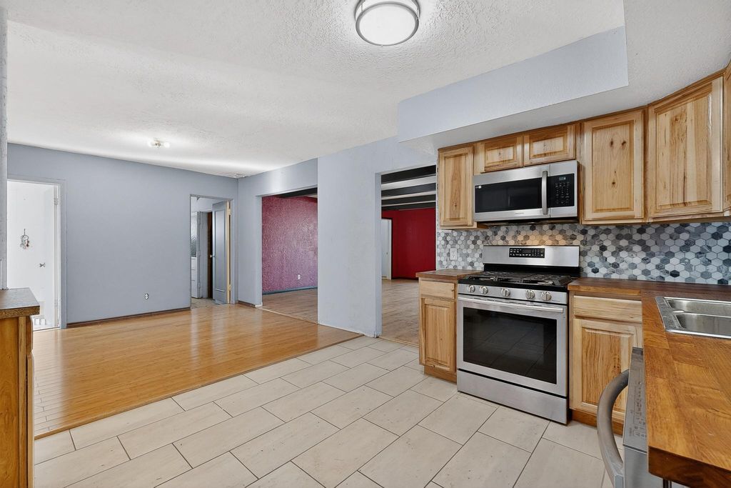 Image 11 of property listing at 2511 General Marshall Street NE, Albuquerque, NM 87112