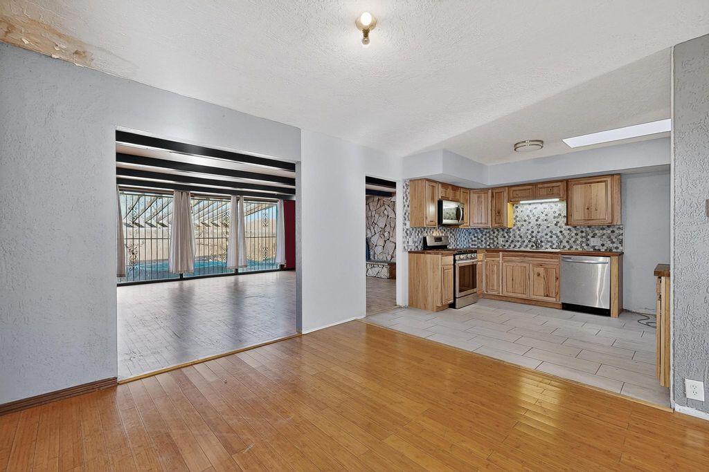 Image 6 of property listing at 2511 General Marshall Street NE, Albuquerque, NM 87112