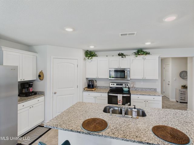 7303 Farm Ridge Drive, Horn Lake, MS 38637