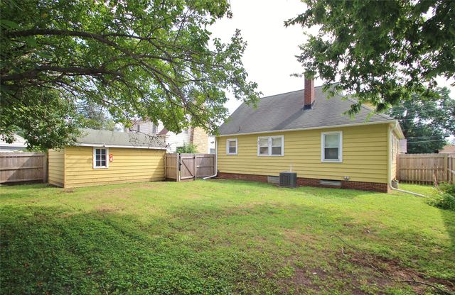 4505 Hickman Road, Des Moines, IA 50310