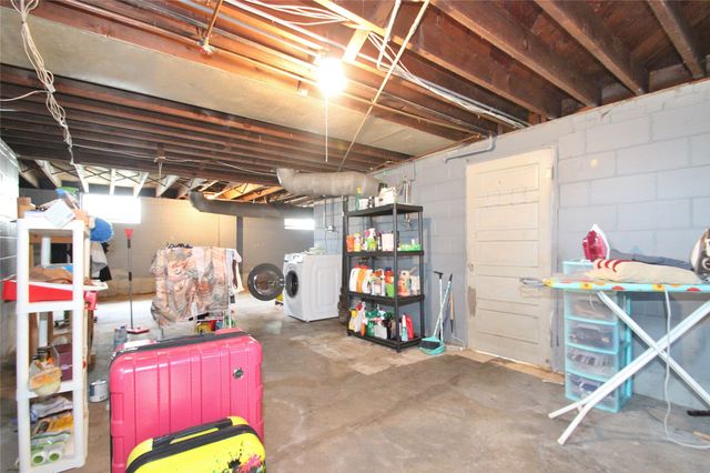 4505 Hickman Road, Des Moines, IA 50310