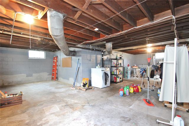4505 Hickman Road, Des Moines, IA 50310