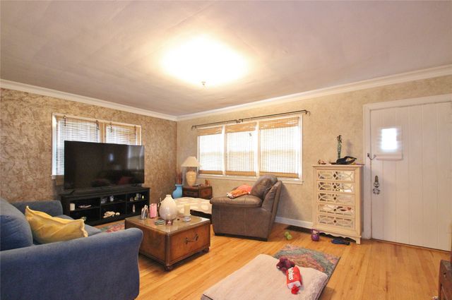 4505 Hickman Road, Des Moines, IA 50310