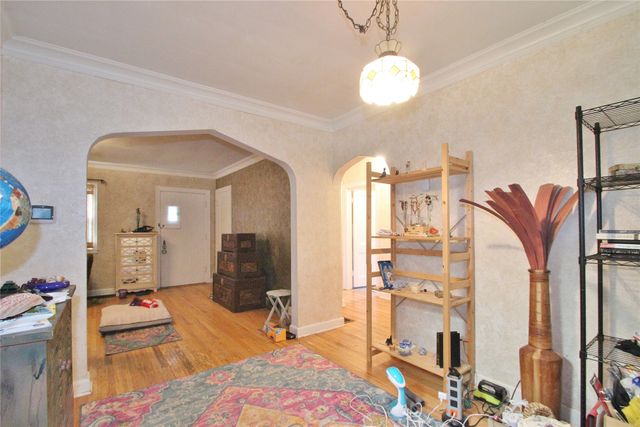 4505 Hickman Road, Des Moines, IA 50310