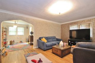 4505 Hickman Road, Des Moines, IA 50310