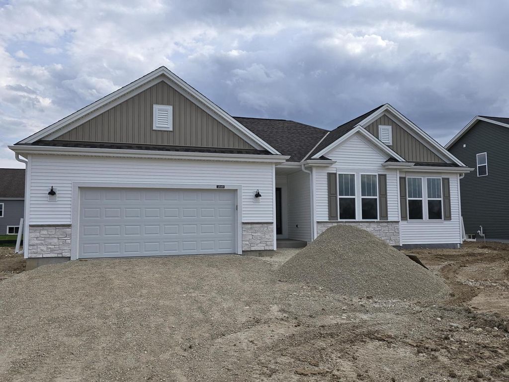 1549 Patton DRIVE, Hartford, WI 53027