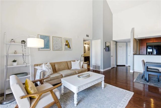 384 Redondo 401, Long Beach, CA 90814