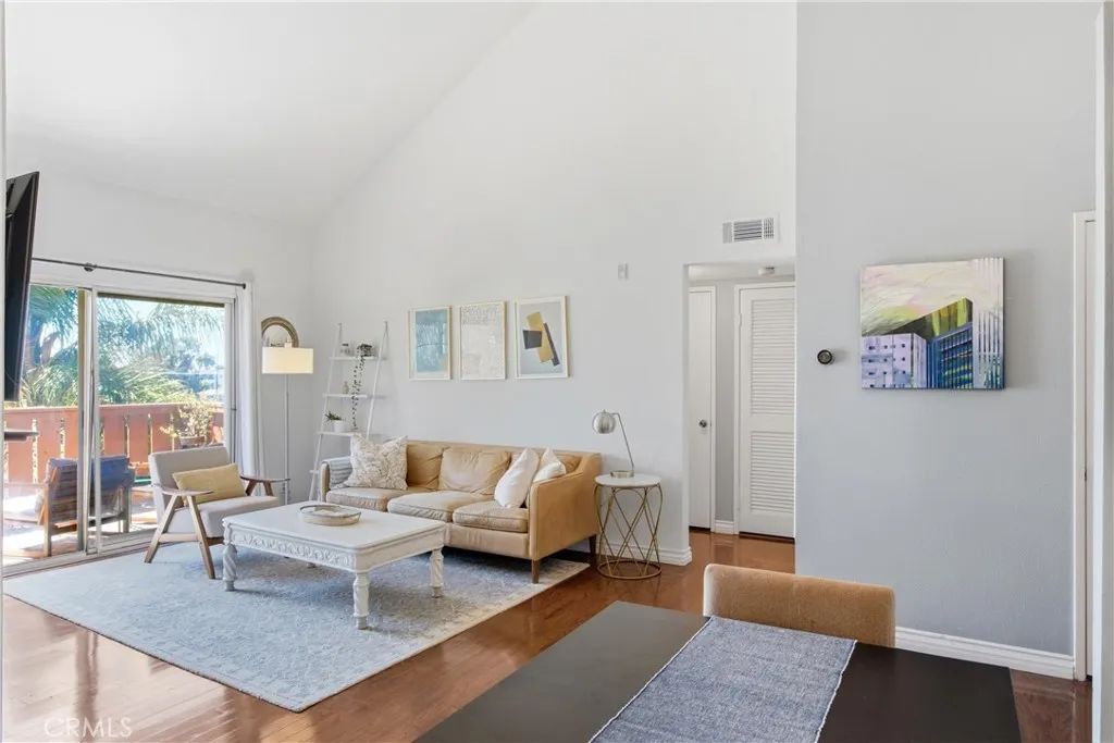384 Redondo 401, Long Beach, CA 90814
