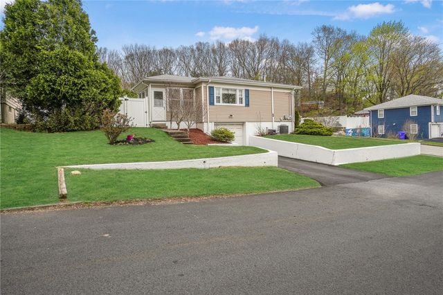 6 Longmeadow Drive, North Providence, RI 02904