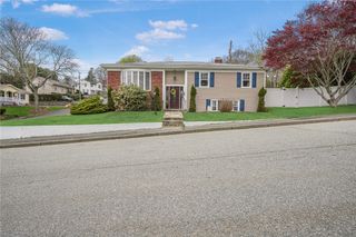 6 Longmeadow Drive, North Providence, RI 02904