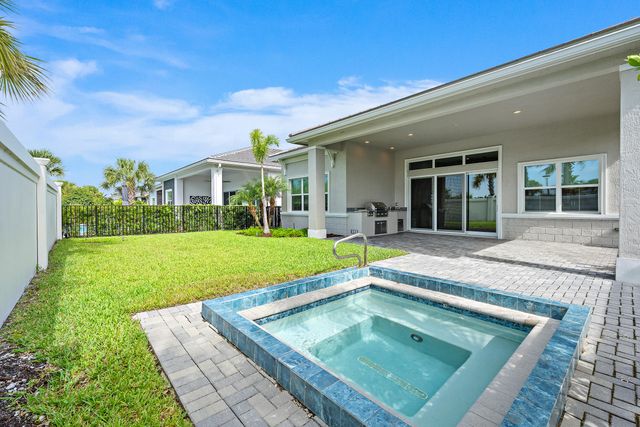 9901 Regency Way, Palm Beach Gardens, FL 33412
