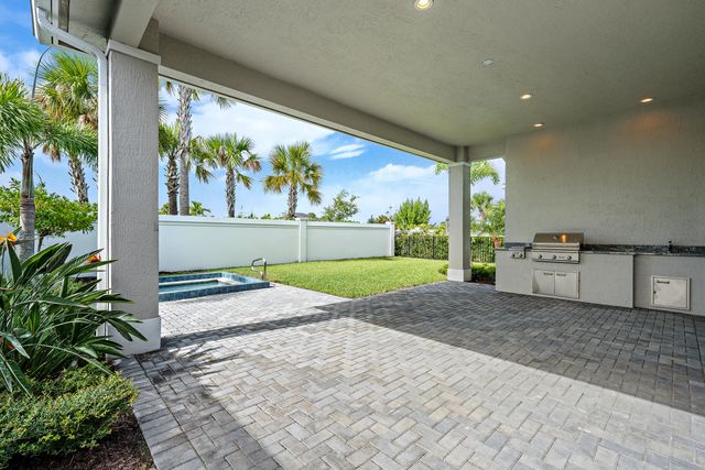9901 Regency Way, Palm Beach Gardens, FL 33412