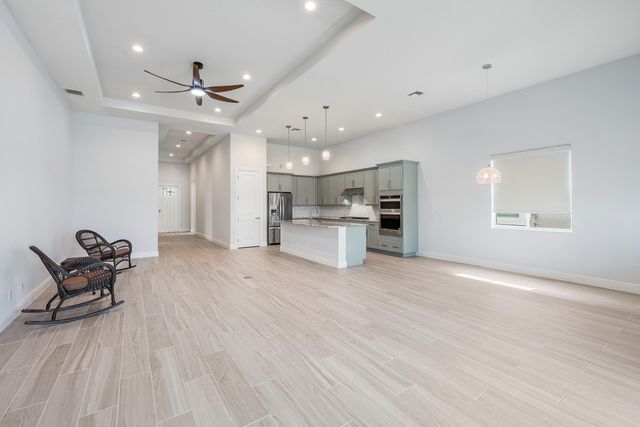 9901 Regency Way, Palm Beach Gardens, FL 33412
