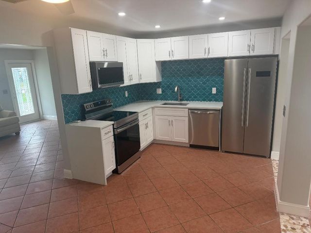 620 W Bloxham Street, Lantana, FL 33462