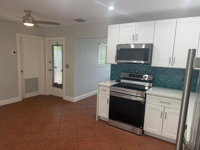 620 W Bloxham Street, Lantana, FL 33462