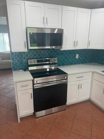 620 W Bloxham Street, Lantana, FL 33462