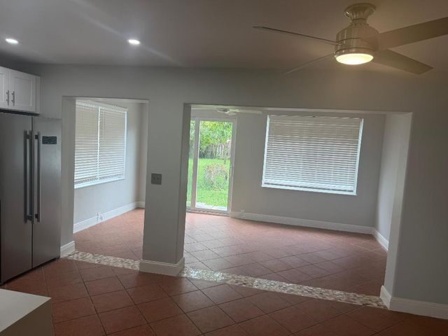 620 W Bloxham Street, Lantana, FL 33462