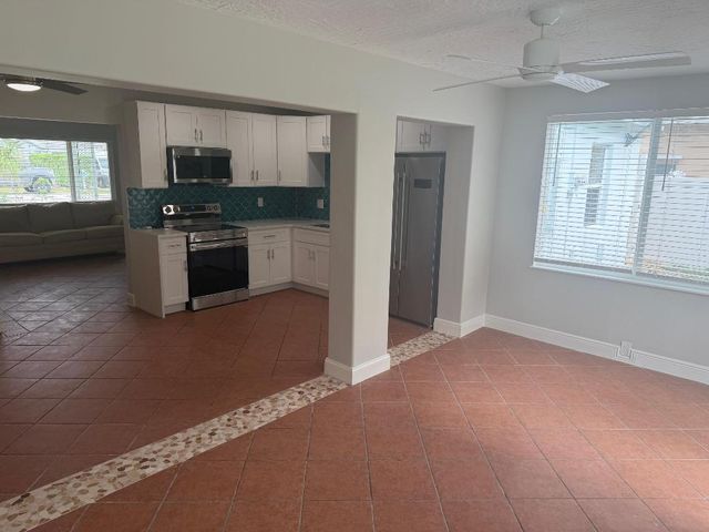 620 W Bloxham Street, Lantana, FL 33462