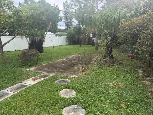 620 W Bloxham Street, Lantana, FL 33462