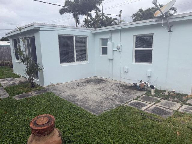 620 W Bloxham Street, Lantana, FL 33462