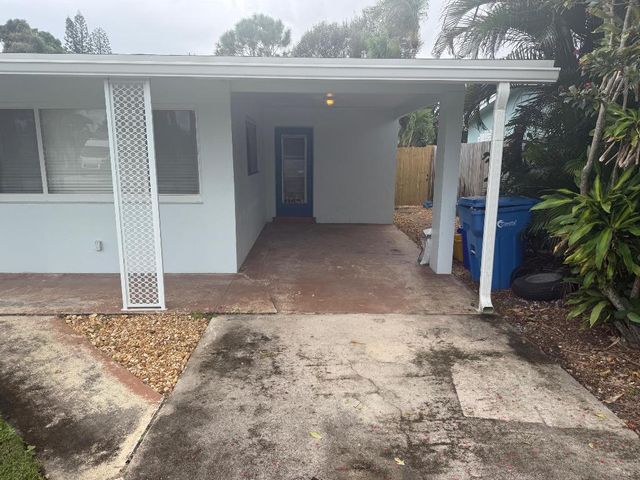 620 W Bloxham Street, Lantana, FL 33462