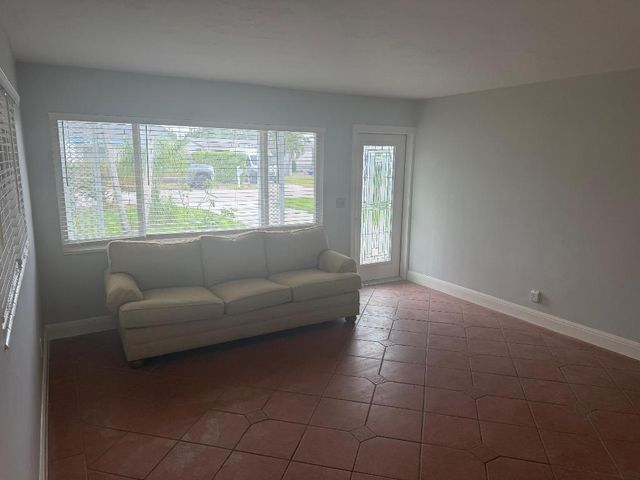 620 W Bloxham Street, Lantana, FL 33462