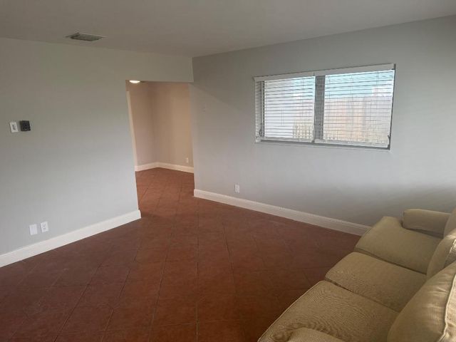 620 W Bloxham Street, Lantana, FL 33462