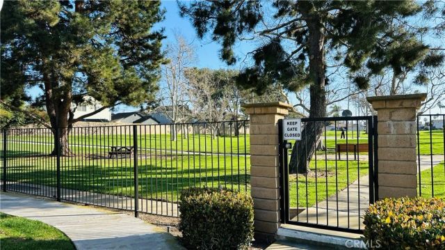 18242 Parkview 106, Huntington Beach, CA 92648