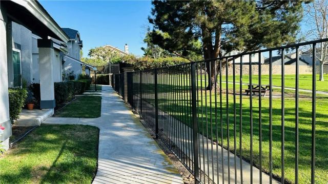 18242 Parkview 106, Huntington Beach, CA 92648