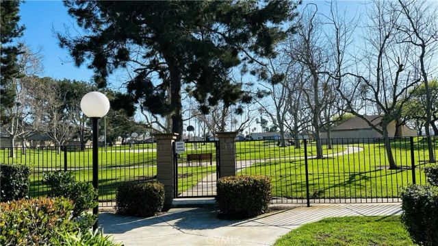 18242 Parkview 106, Huntington Beach, CA 92648