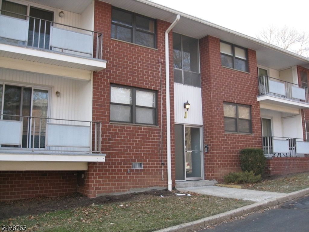 1300 Rock Ave J5, North Plainfield Boro, NJ 07060 — exterior