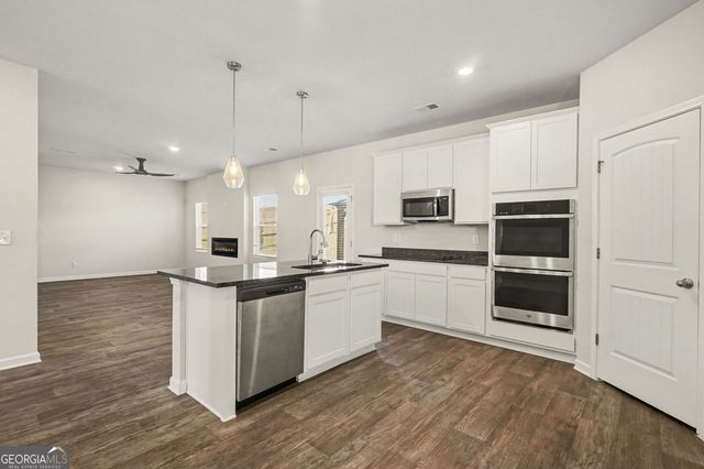 318 W Sandy Creek Drive, Covington, GA 30014