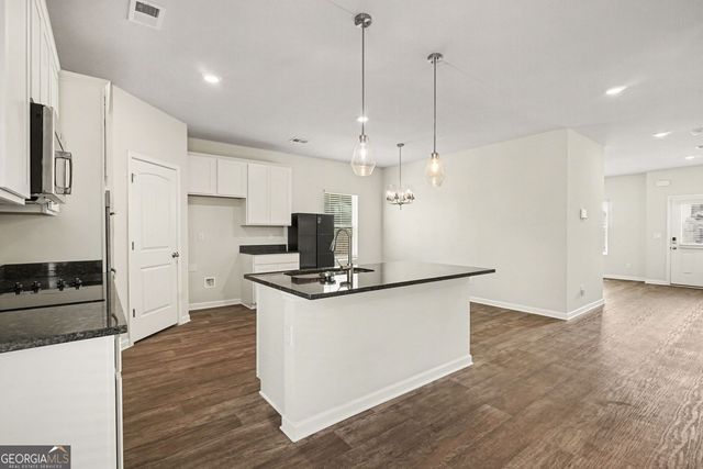 318 W Sandy Creek Drive, Covington, GA 30014